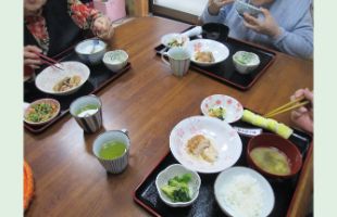 お食事・おやつサービス
